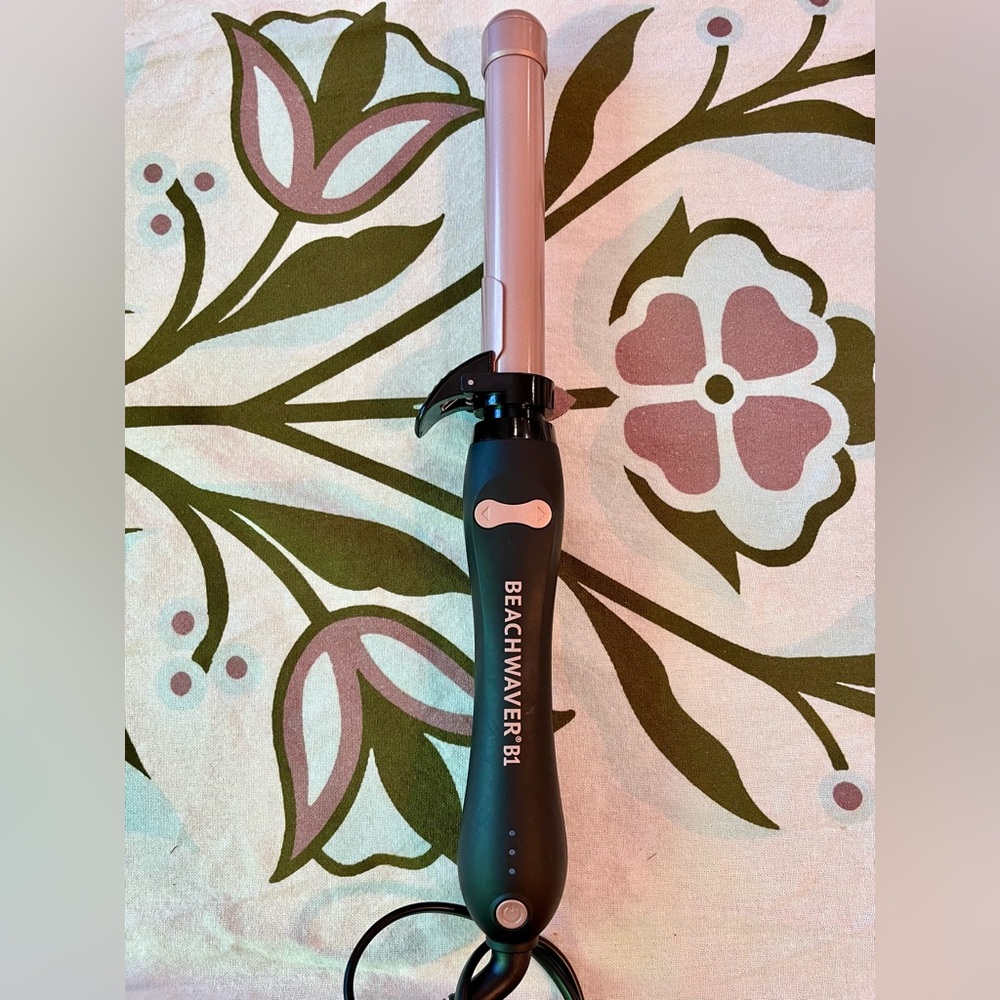Beachwaver B1 Curling Iron - Black and Pink